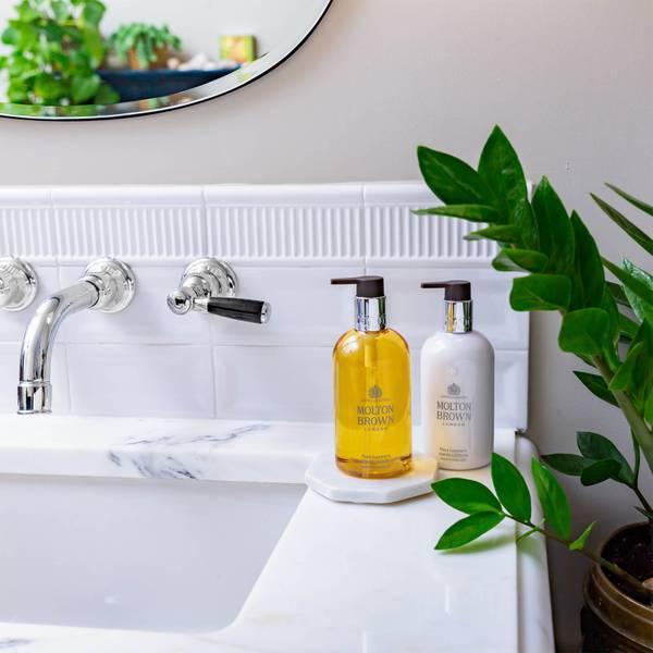 商品Molton Brown|Molton Brown Flora Luminare Hand Lotion 300ml,价格¥268,第6张图片详细描述