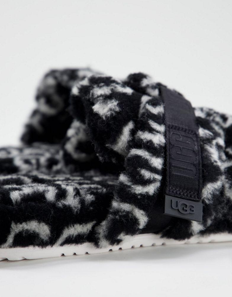 UGG fluff it pop sheepskin slippers in all over logo print black商品第2张图片规格展示