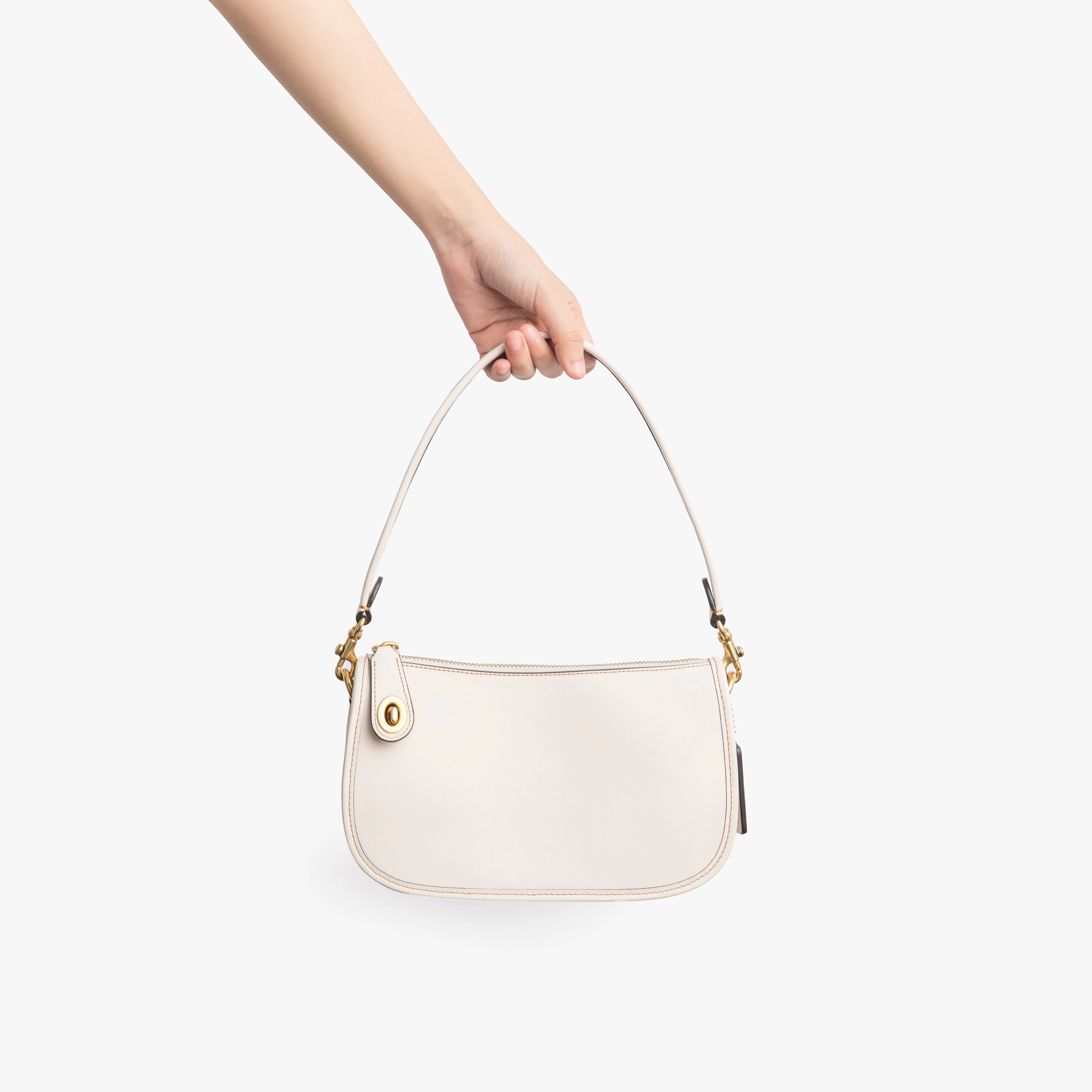 商品[国内直发] Coach|蔻驰 Swinger 23休闲拉链开合纯色 皮革 腋下包麻将包斜挎包单肩包 中号 女款 白色,价格¥1748,第9张图片详细描述