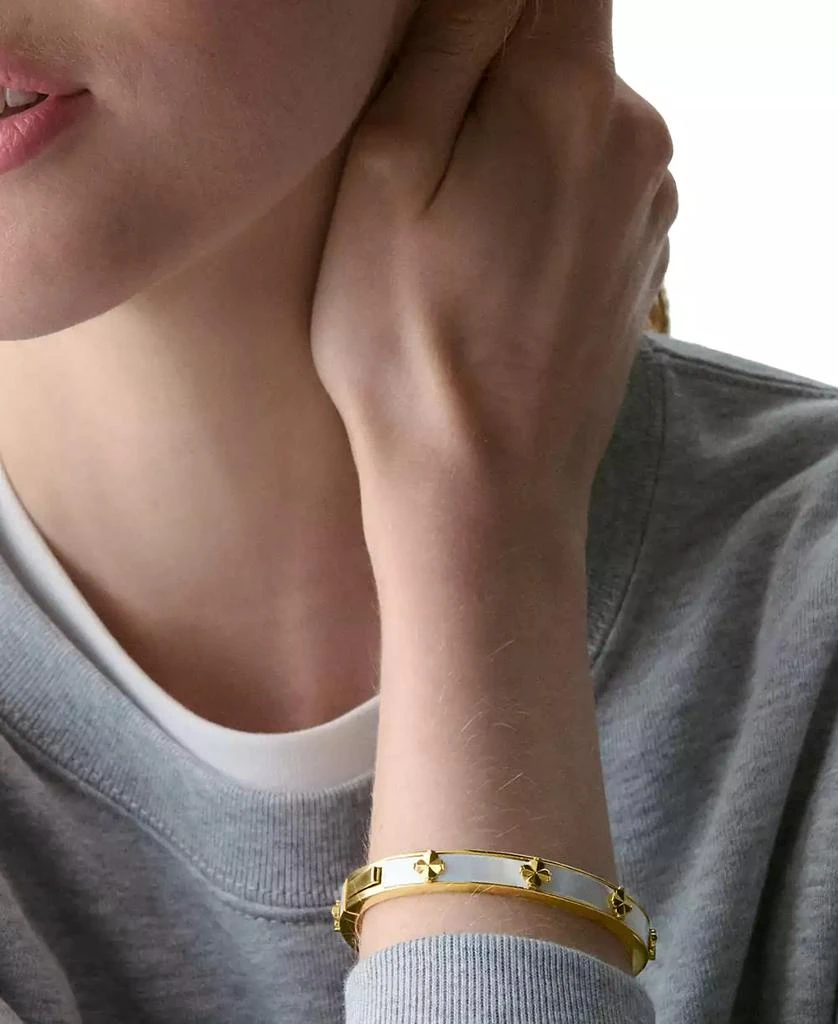 商品Kate Spade|Imitation Pearl Gold Hinge Bangle Bracelet,价格¥1090,第4张图片详细描述