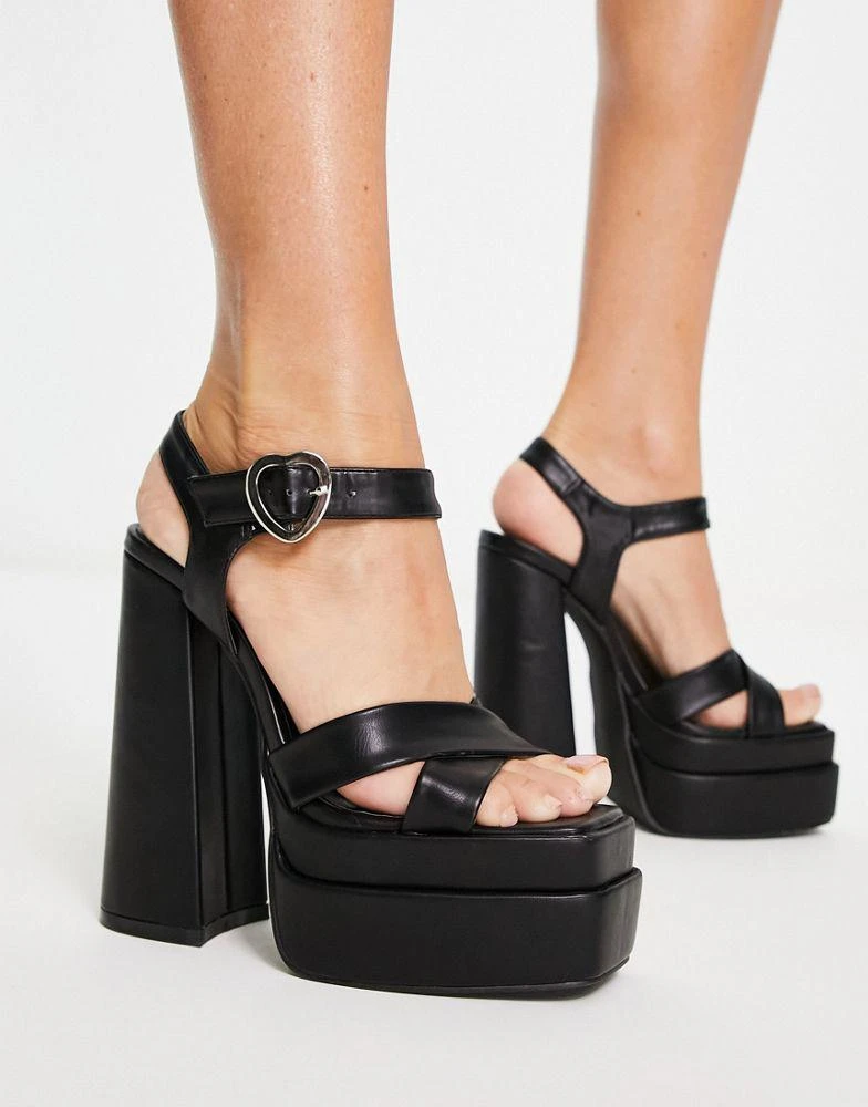 商品Daisy Street|Daisy Street platform heel sandals with heart shaped buckle in black,价格¥157,第1张图片