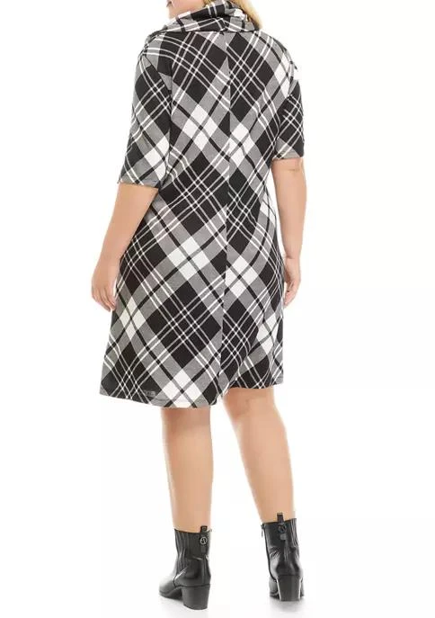 商品Sandra Darren|Darren Plus Size Short Sleeve Plaid Cozy Cowl Neck Dress,价格¥219,第2张图片详细描述