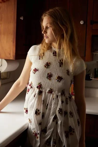 商品Urban Outfitters|UO Blaine Embroidered Floral Midi Dress,价格¥304,第2张图片详细描述