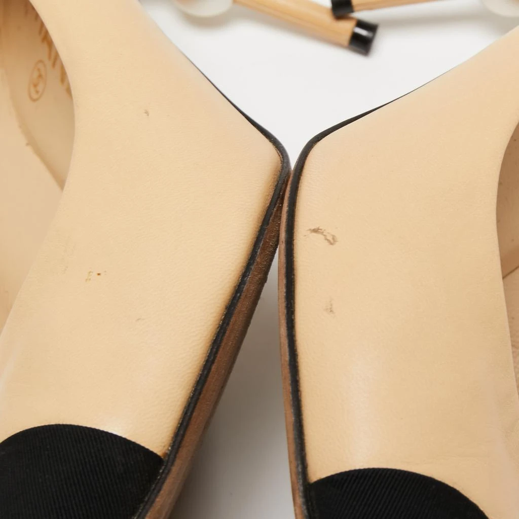 Chanel Beige/Black Leather And Canvas Faux Pearl Cap Toe Pointed Toe Pumps Size 38 商品