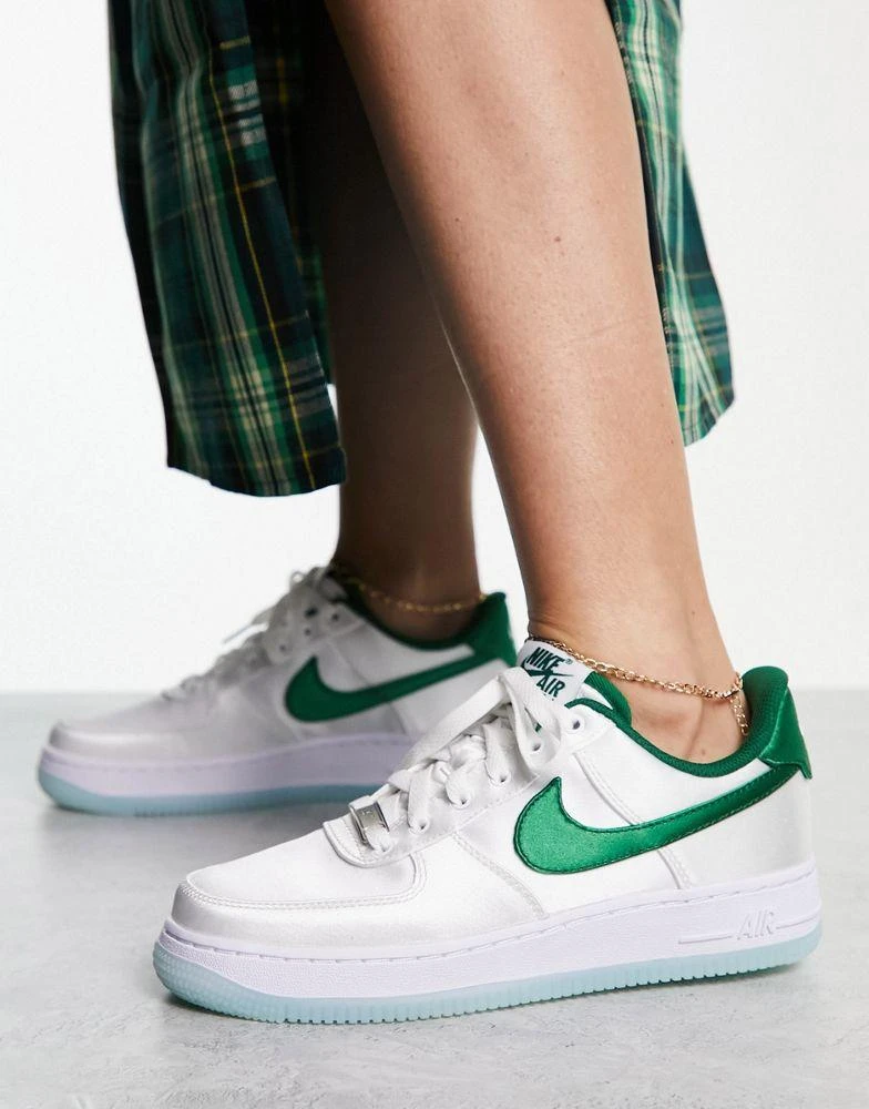 商品NIKE|Nike Air Force 1 '07 satin trainers in white and sport green,价格¥846,第1张图片