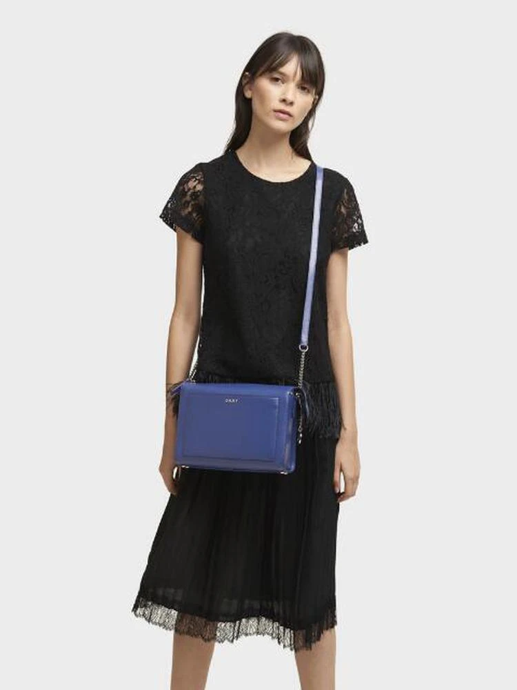 商品DKNY|Sutton Medium Box Crossbody,价格¥532,第2张图片详细描述