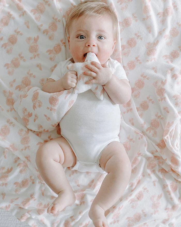 商品aden + anais|Girls' Rose Print Snuggle Knit Swaddle Blanket - Baby,价格¥183,第4张图片详细描述
