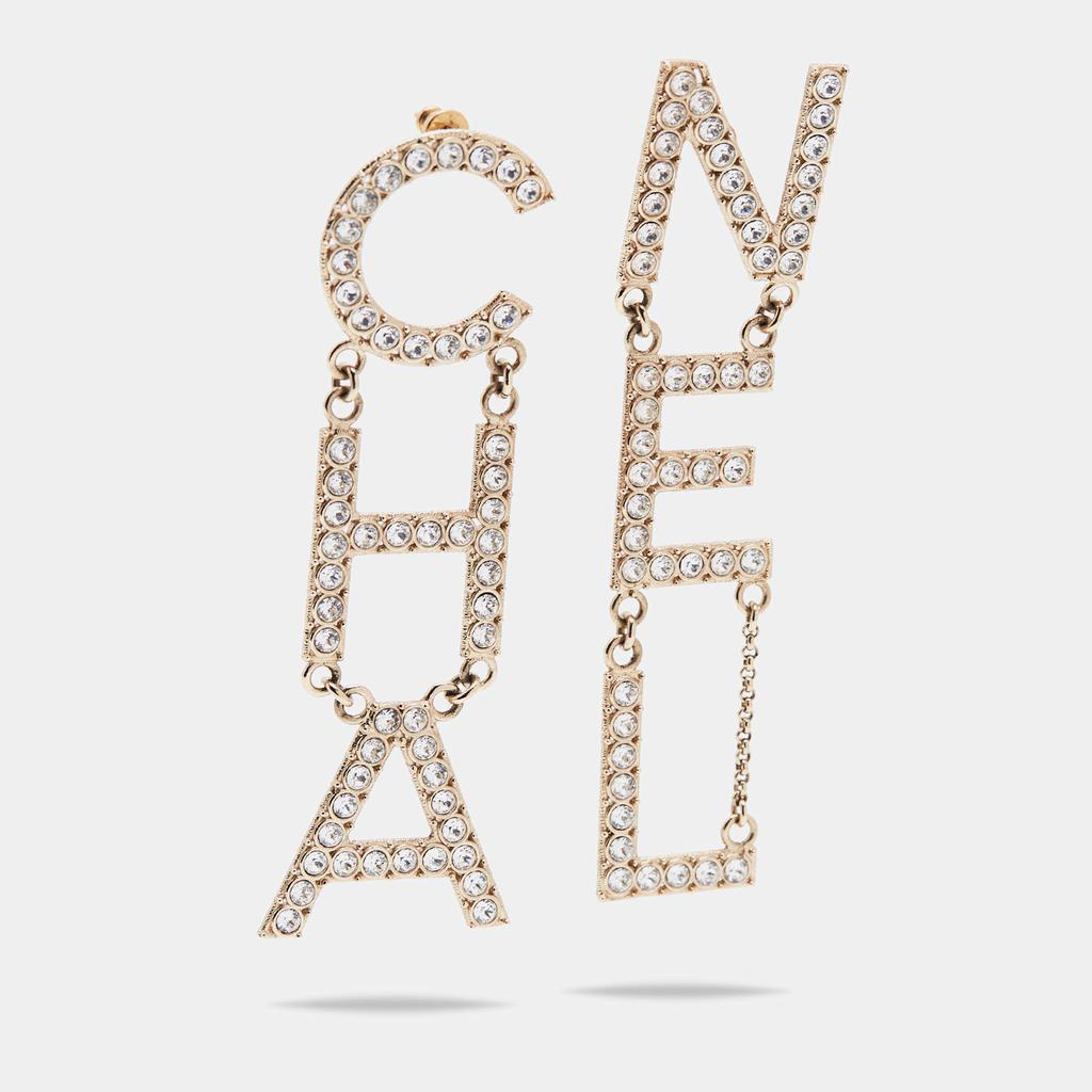 商品[二手商品] Chanel|Chanel Pale Gold Tone Crystal Studded Logo Drop Earrings,价格¥12936,第4张图片详细描述