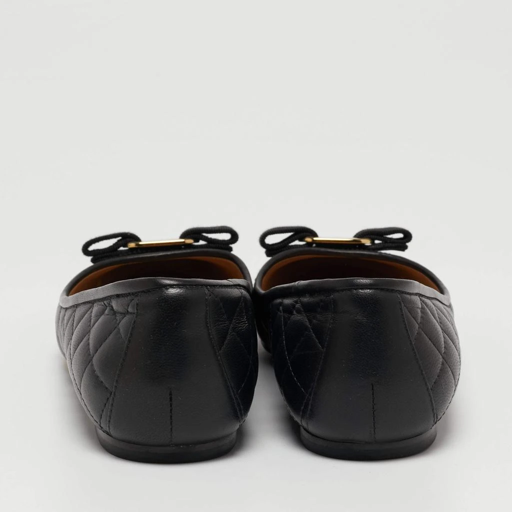 商品[二手商品] Salvatore Ferragamo|Salvatore Ferragamo Black Leather and Patent Cap-Toe Vara Bow Ballet Flats Size 38.5,价格¥3465,第5张图片详细描述