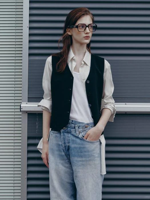 商品FRONTROW|[Drama Signature] Cropped Button Down Vest,价格¥1032,第5张图片详细描述