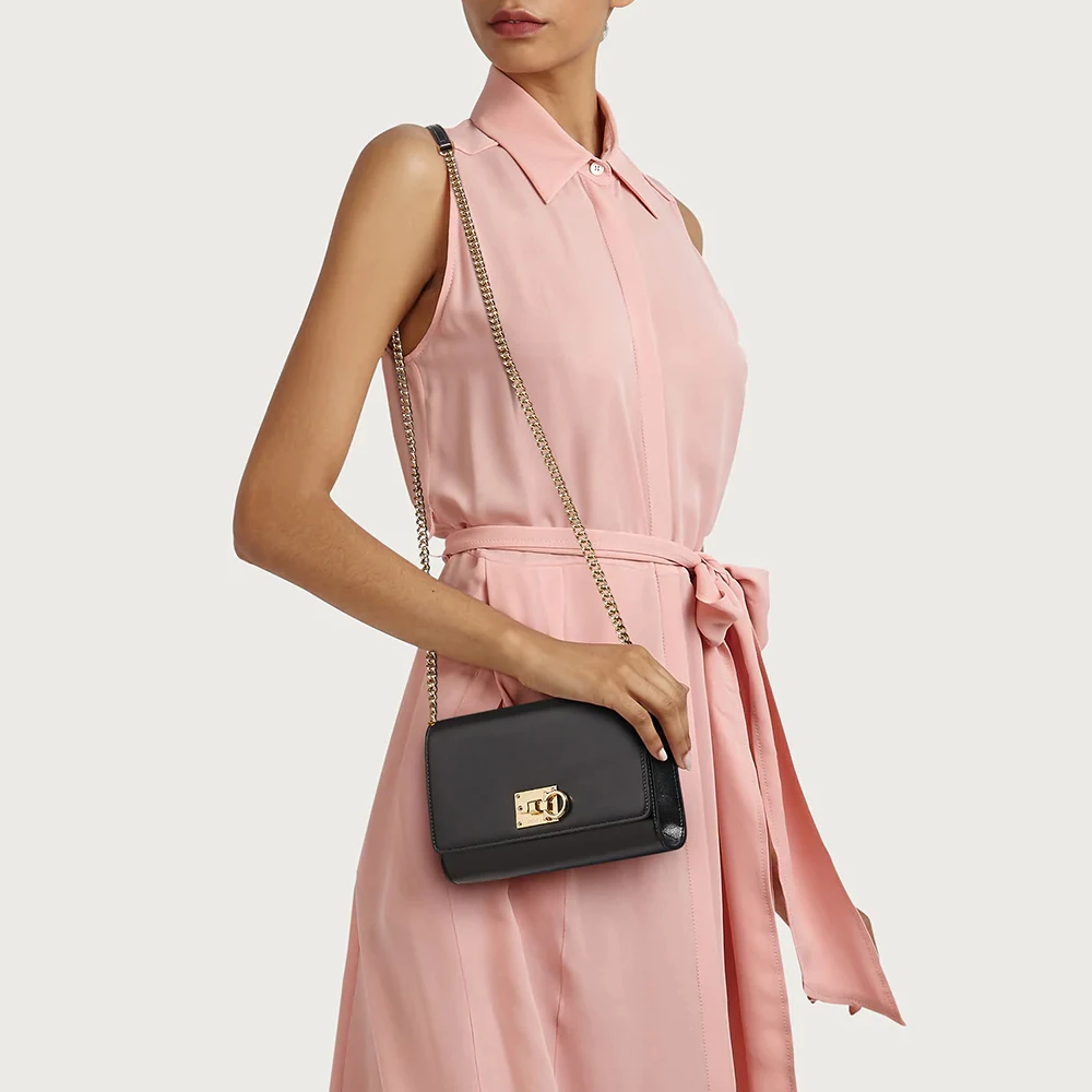 商品Salvatore Ferragamo|SALVATORE FERRAGAMO 黑色女士单肩包 22-D881-727130,价格¥4982,第1张图片