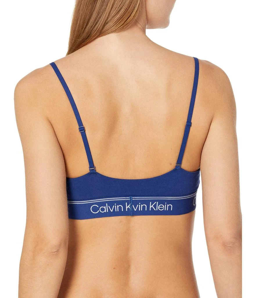 商品Calvin Klein|Athletic Lightly Lined Triangle,价格¥217,第3张图片详细描述