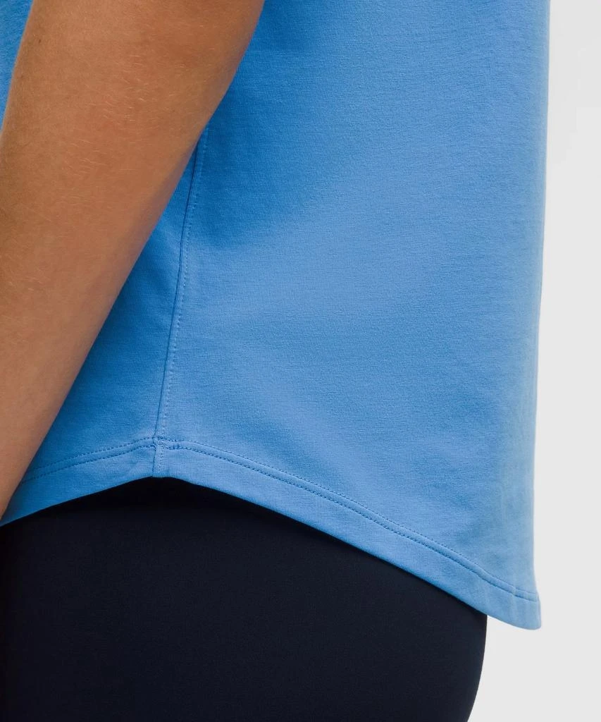 Love Curved-Hem Crewneck T-Shirt 商品