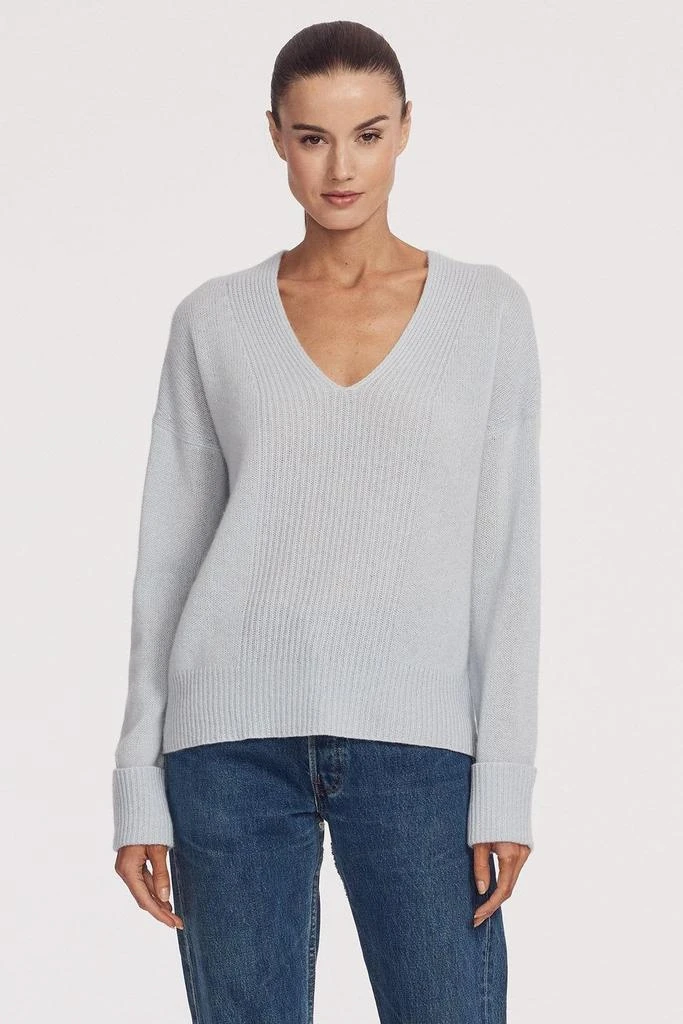 商品360 Cashmere|Womens 360 Cashmere Solange V Neck Jumper 48056 in Blue,价格¥2862,第1张图片