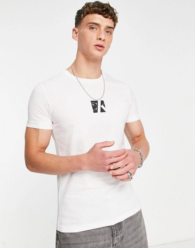 商品Calvin Klein|Calvin Klein Jeans cotton blend small center box t-shirt in white - WHITE,价格¥282,第2张图片详细描述