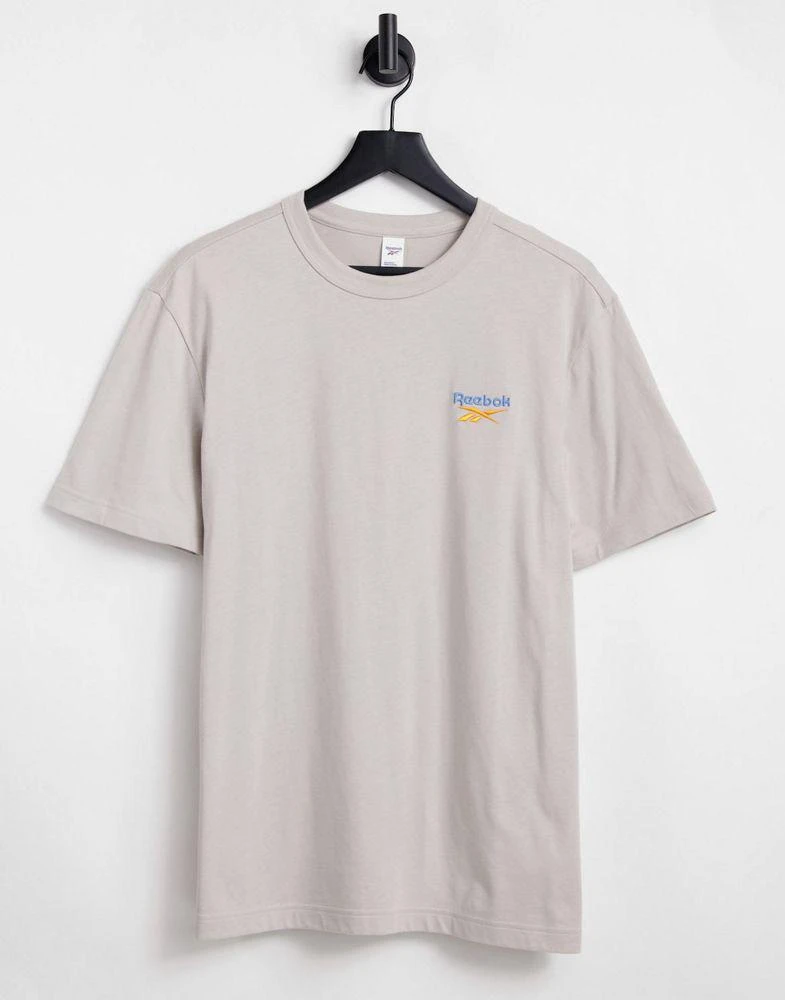 商品Reebok|Reebok camping graphic tee in moonstone - Exclusive to ASOS,价格¥214,第2张图片详细描述