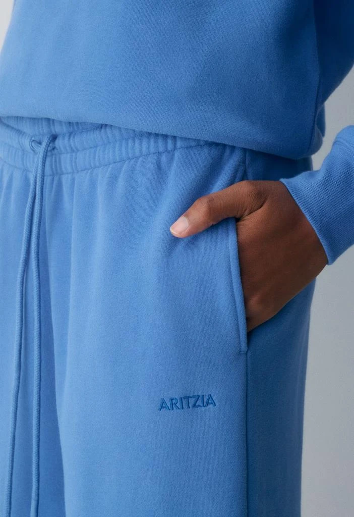 商品Aritzia|Cozy Sweatfleece Boyfriend Wide Sweatpant,价格¥490,第3张图片详细描述