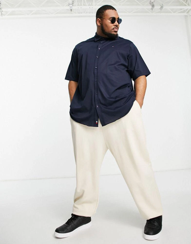 商品Tommy Hilfiger|Tommy Hilfiger Big & Tall 1985 icon logo short sleeve pique shirt in navy,价格¥742,第4张图片详细描述