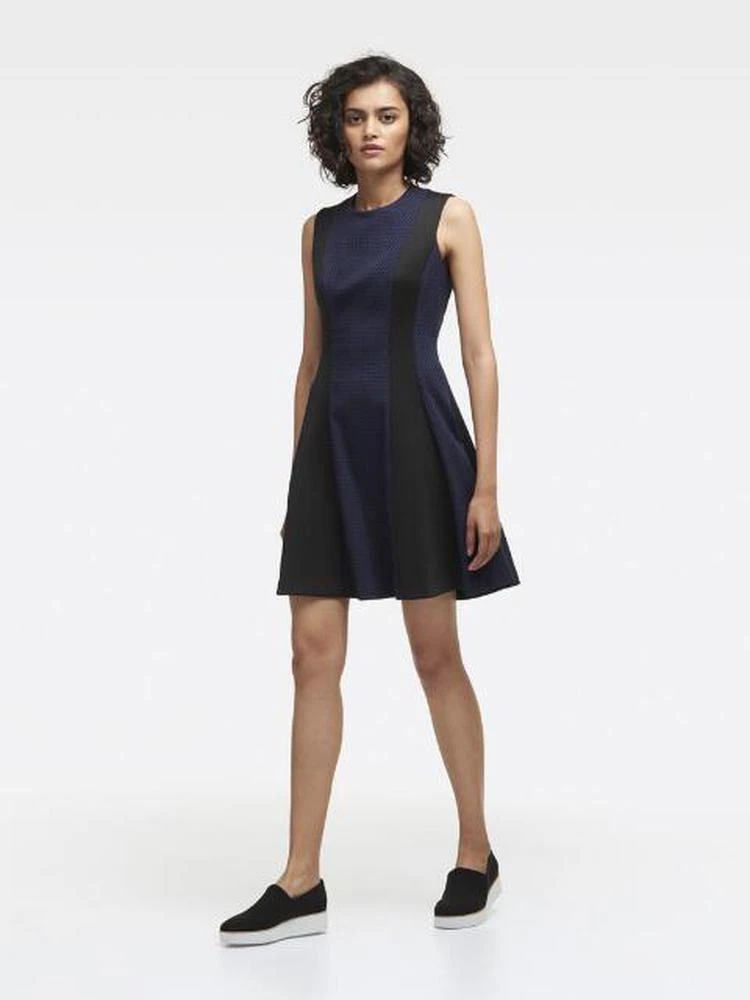 商品DKNY|TEXTURED FIT-AND-FLARE DRESS,价格¥369,第2张图片详细描述