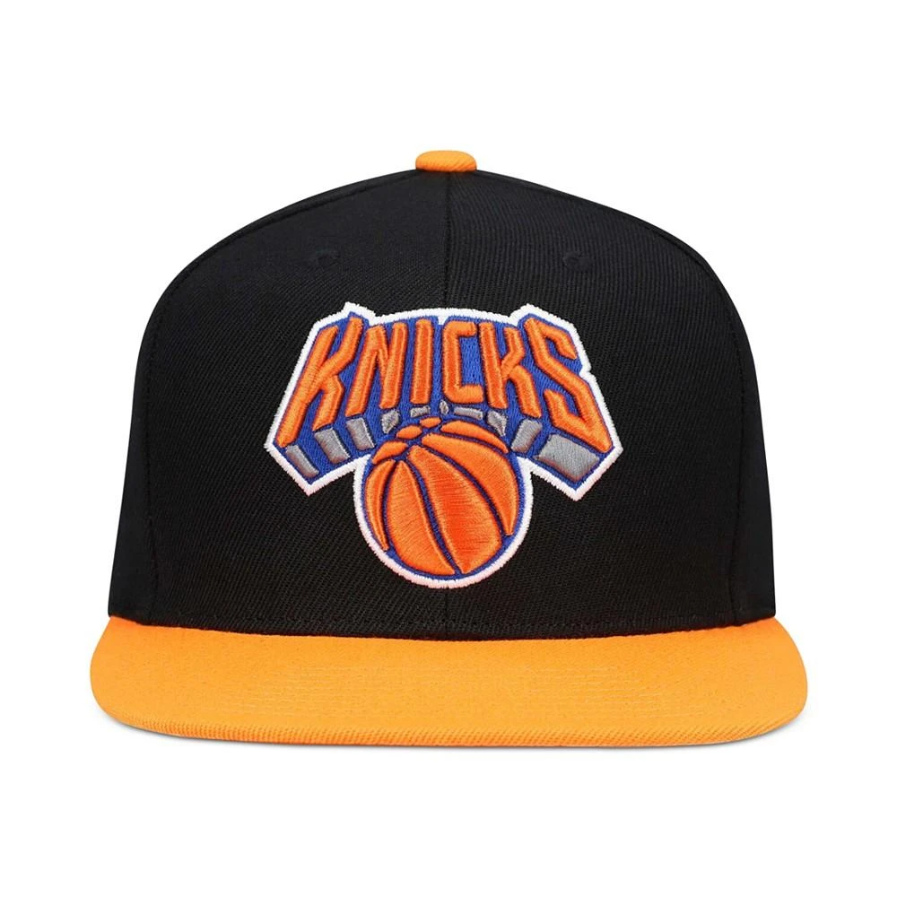 商品Mitchell and Ness|Men's New York Knicks Core Basic Snapback Cap,价格¥240,第3张图片详细描述