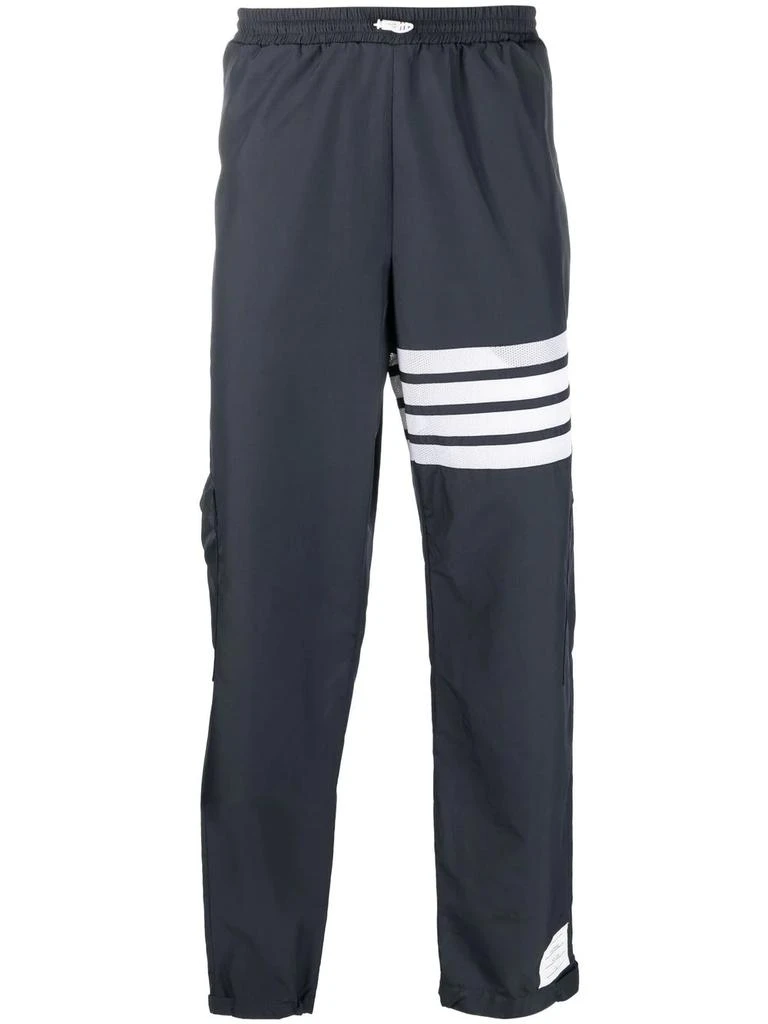 THOM BROWNE MEN PACKABLE TROUSERS W/ SEAMED IN MESH 4 BAR STRIPE IN MILITARY RIPSTOP 商品