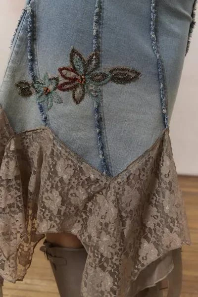 Kimchi Blue Talia Denim & Lace Midi Skirt 商品