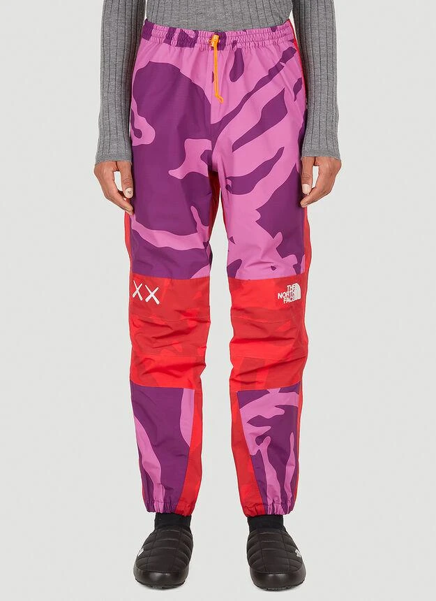 商品The North Face|x KAWS Mountain Light Track Pants in Pink,价格¥1417,第1张图片