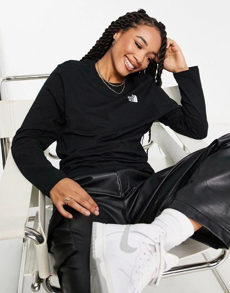 商品The North Face|The North Face Mountain Outline boyfriend fit long sleeve t-shirt in black Exclusive at ASOS,价格¥368,第2张图片详细描述