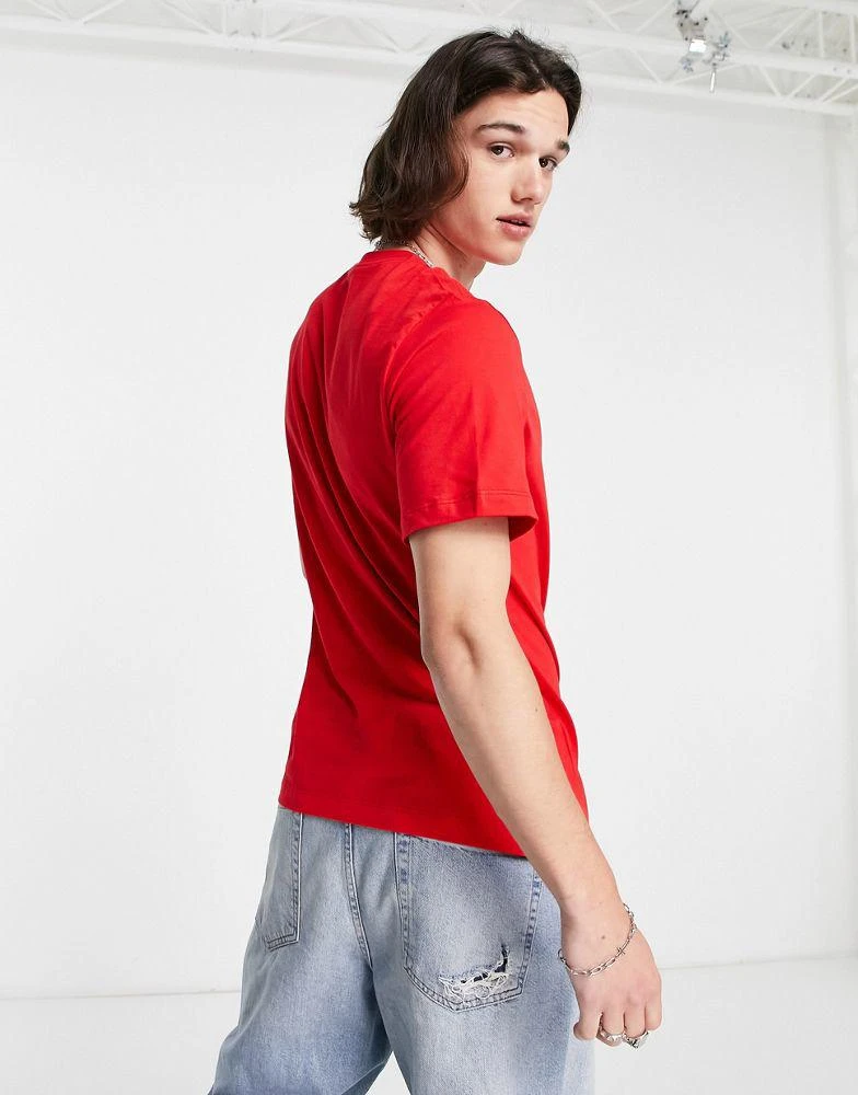 商品NIKE|Nike 'Certified Fresh' fruit sticker chest print t-shirt in red,价格¥190,第2张图片详细描述