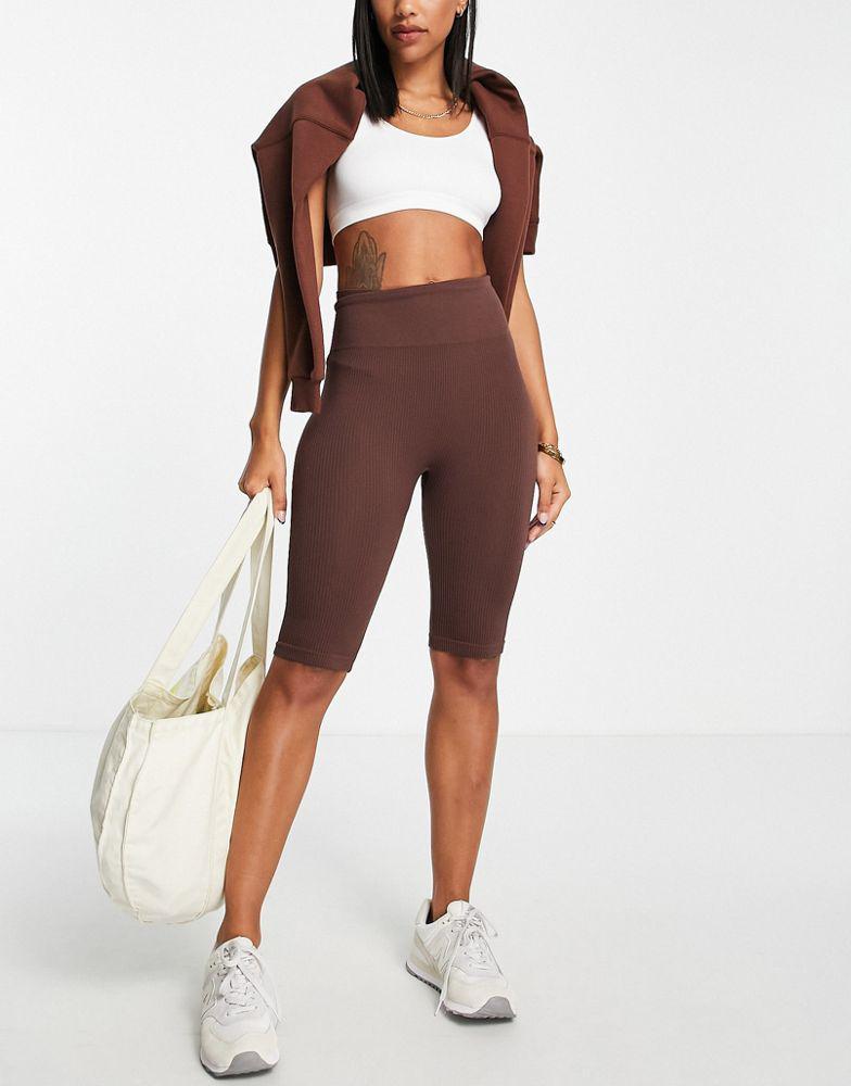 商品Stradivarius|Stradivarius seamless ribbed legging short in chocolate,价格¥79,第4张图片详细描述