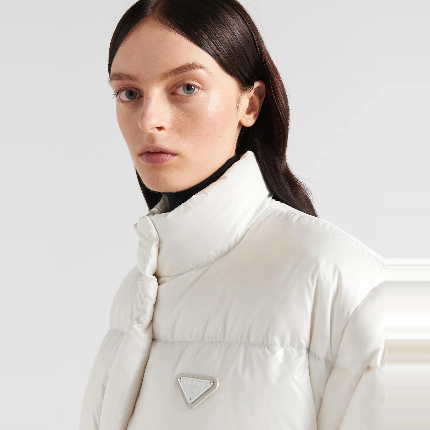 【预售】 普拉达 24秋冬 女士 羽绒服 Doudoune courte convertible en Re-Nylon 291805_11A9_F0009_S_222 商品