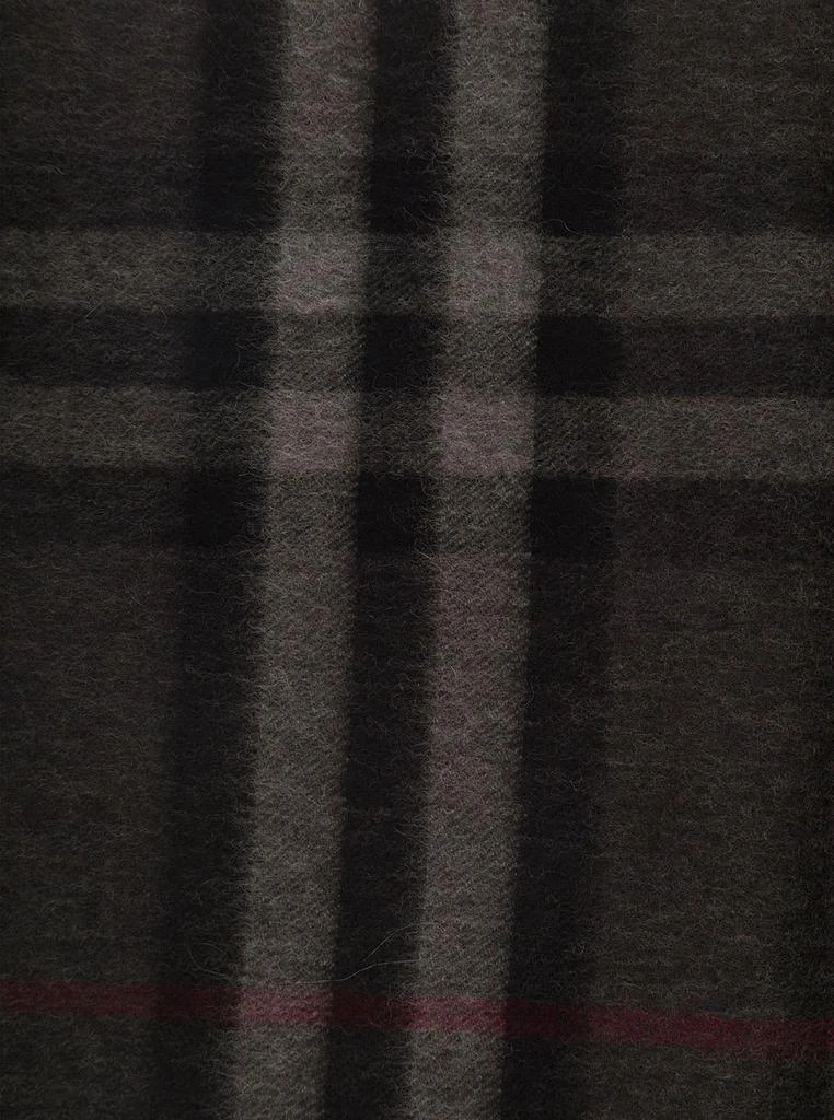 商品Burberry|Burberry Grey Scarf With Vintage Check Motif And Fringed Hem In Cashmere Man,价格¥3106,第3张图片详细描述