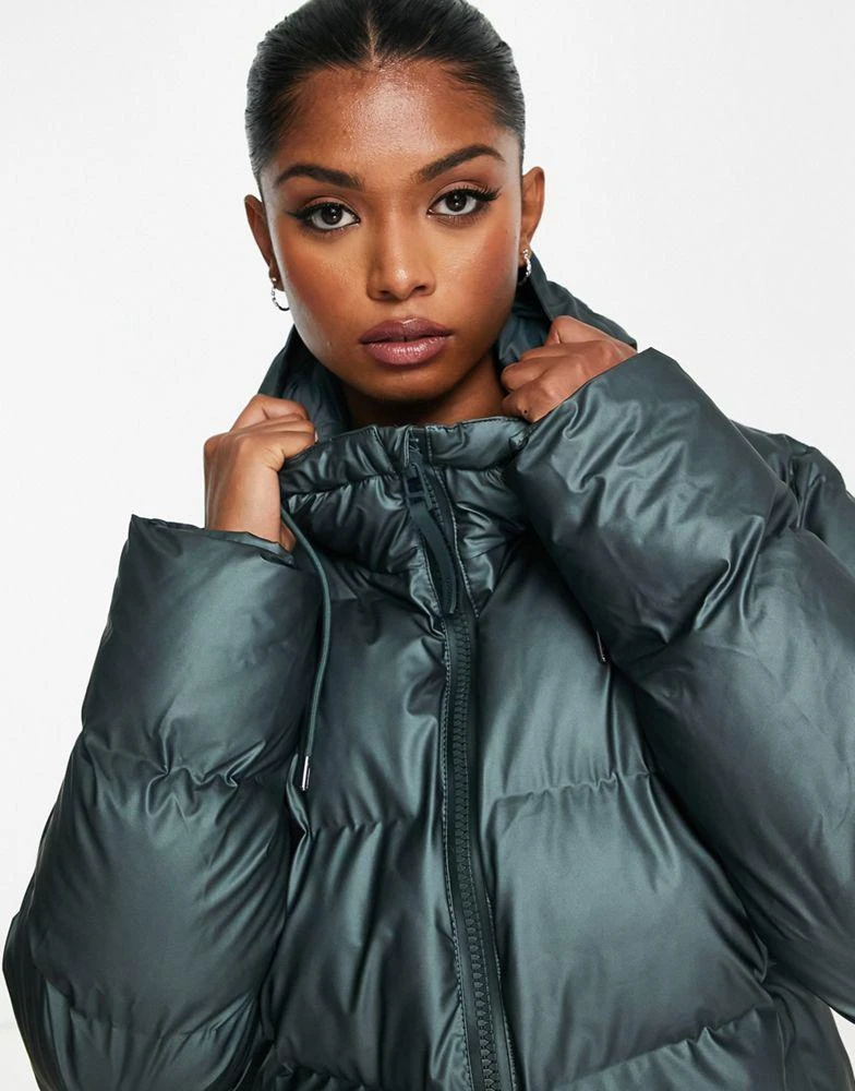 商品RAINS|Rains waterproof long puffer coat in shiny green,价格¥2136,第2张图片详细描述