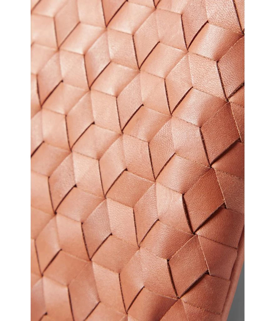 商品Madewell|The Leather Pouch Clutch: Woven Edition,价格¥487,第4张图片详细描述