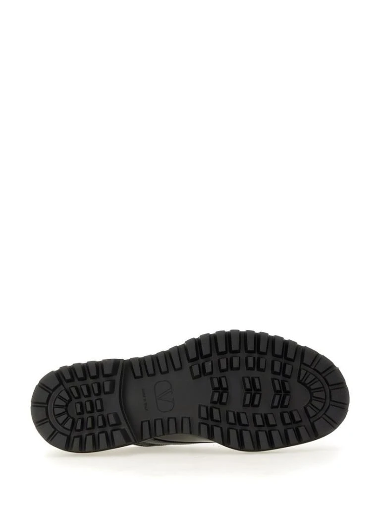 Polished Leather Derby Shoe With Textured Detailing 商品