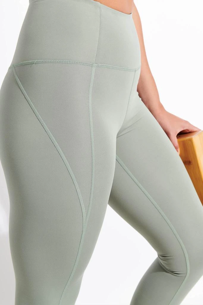 商品Girlfriend Collective|Compressive High Waisted Legging - Agave,价格¥475,第3张图片详细描述