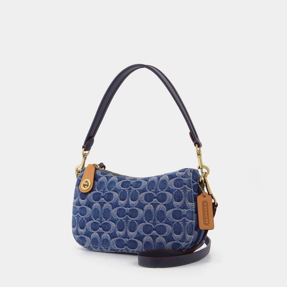 商品Coach|Washed Denim Signature Swinger,价格¥3691,第2张图片详细描述