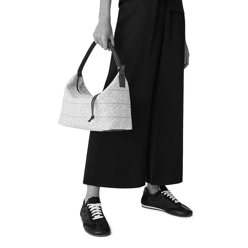 【包税】LOEWE/罗意威 2021新款 Cubi 系列 女士米色/棕褐色Anagram提花小牛皮手提包0010560829 商品