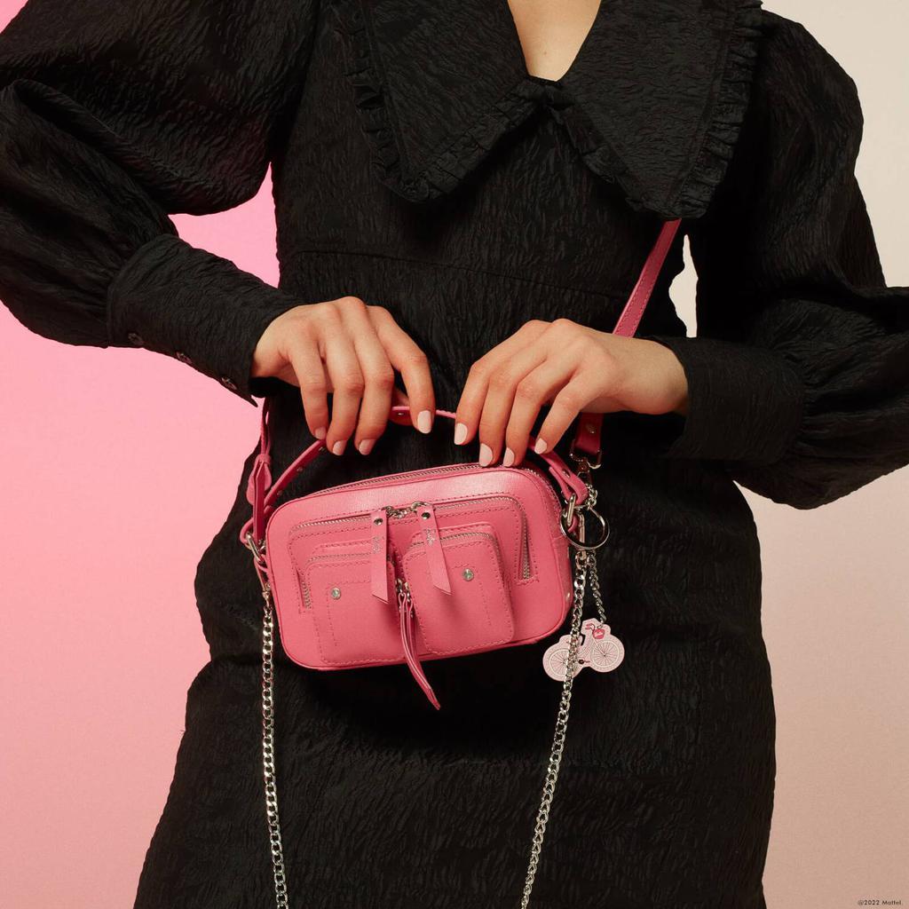 商品Nunoo|Núnoo Women's x Barbie Helena Cross Body Bag - Bright Pink,价格¥730,第5张图片详细描述