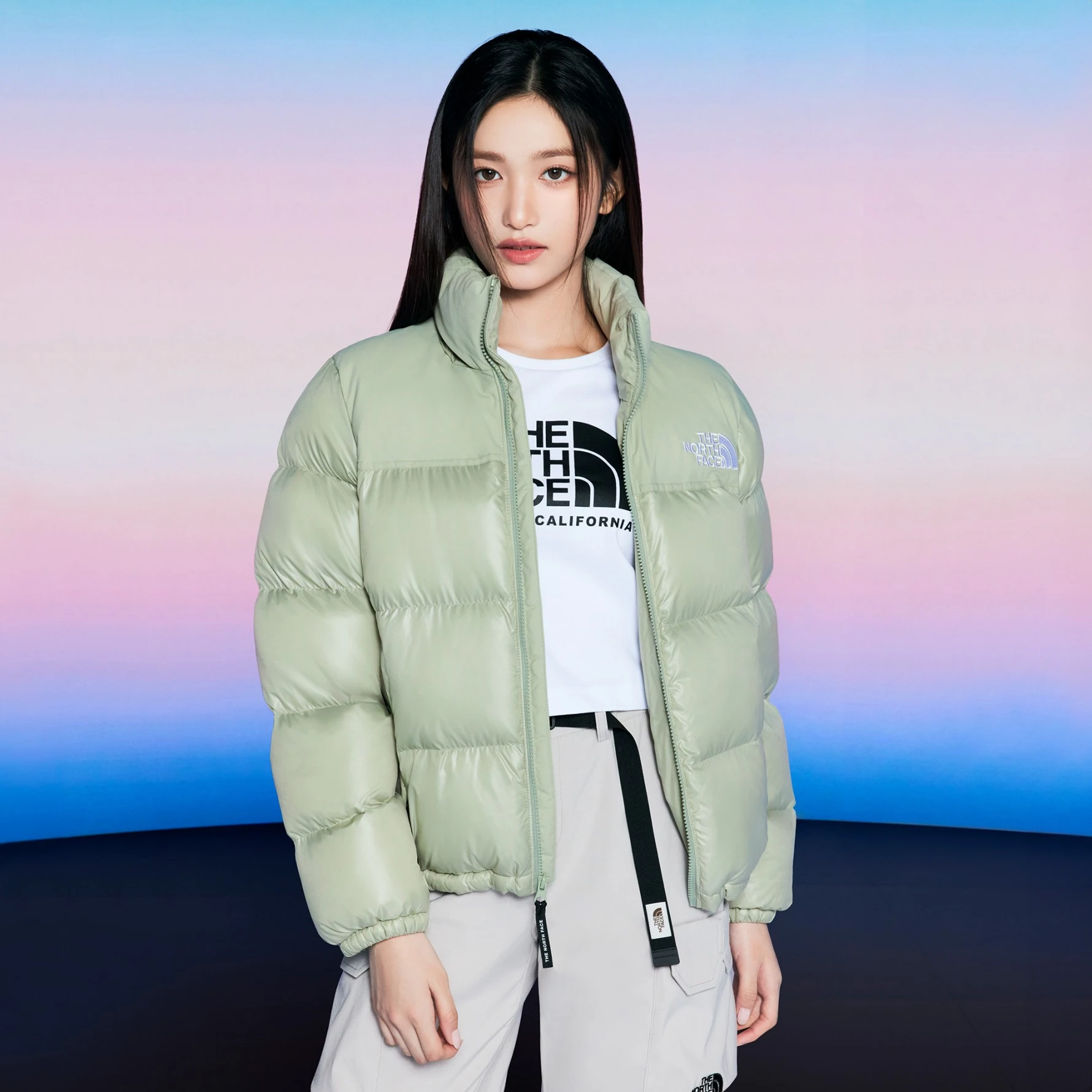 商品[国内直发] The North Face|[预售3天]北面/ FW23 Nuptse ON BALL 科技面料 纯色立领可收纳连帽面包 棉服 女款 绿色,价格¥1129,第5张图片详细描述