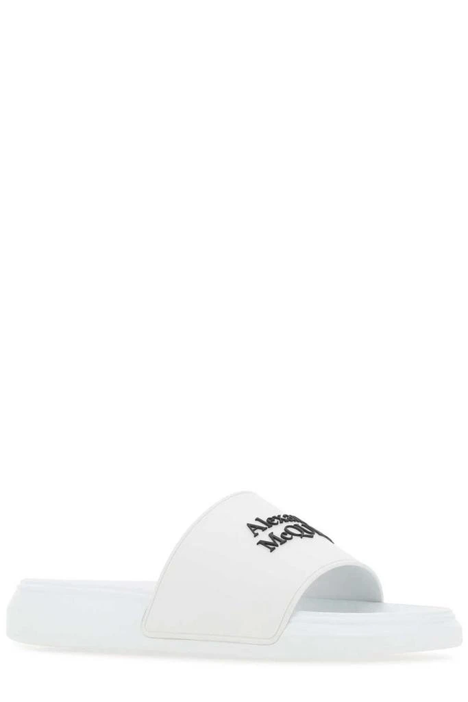 商品Alexander McQueen|Alexander McQueen Logo Embossed Slip-On Slides,价格¥1707,第2张图片详细描述