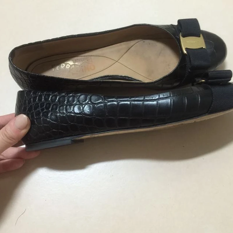 SALVATORE FERRAGAMO 女士黑色皮革平底鞋 0597796 商品
