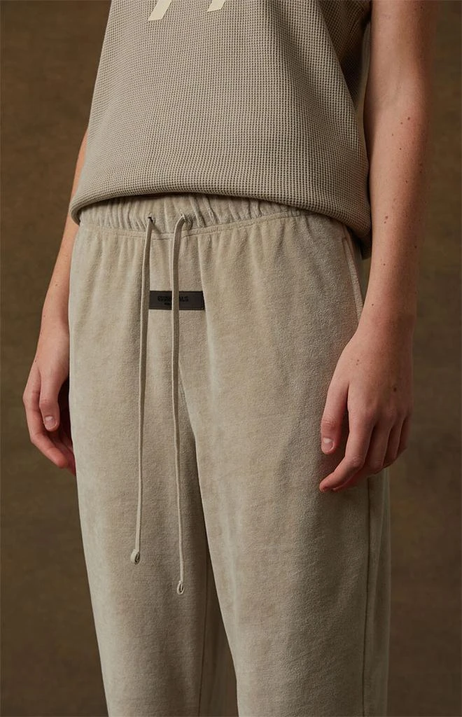 商品Essentials|Women's Smoke Velour Sweatpants,价格¥826,第5张图片详细描述