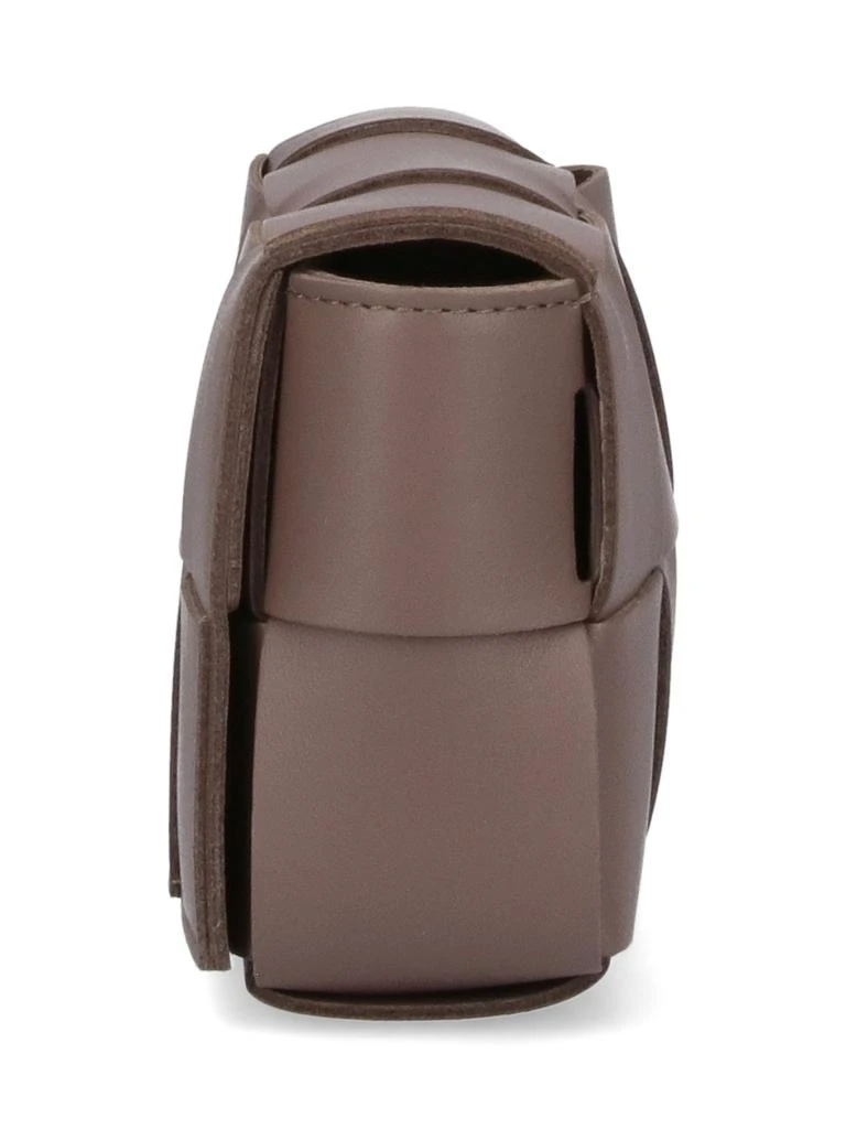 商品Bottega Veneta|Bottega Veneta Cassette Mini Intreccio Belt Bag,价格¥12518,第5张图片详细描述