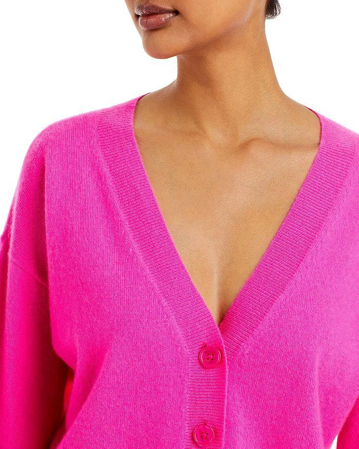 V-Neck Cardigan - Exclusive 商品