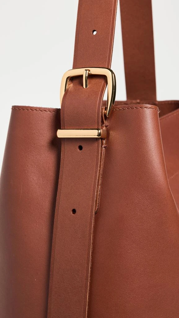 商品Madewell|The Essential Bucket Tote in Leather,价格¥1345,第4张图片详细描述