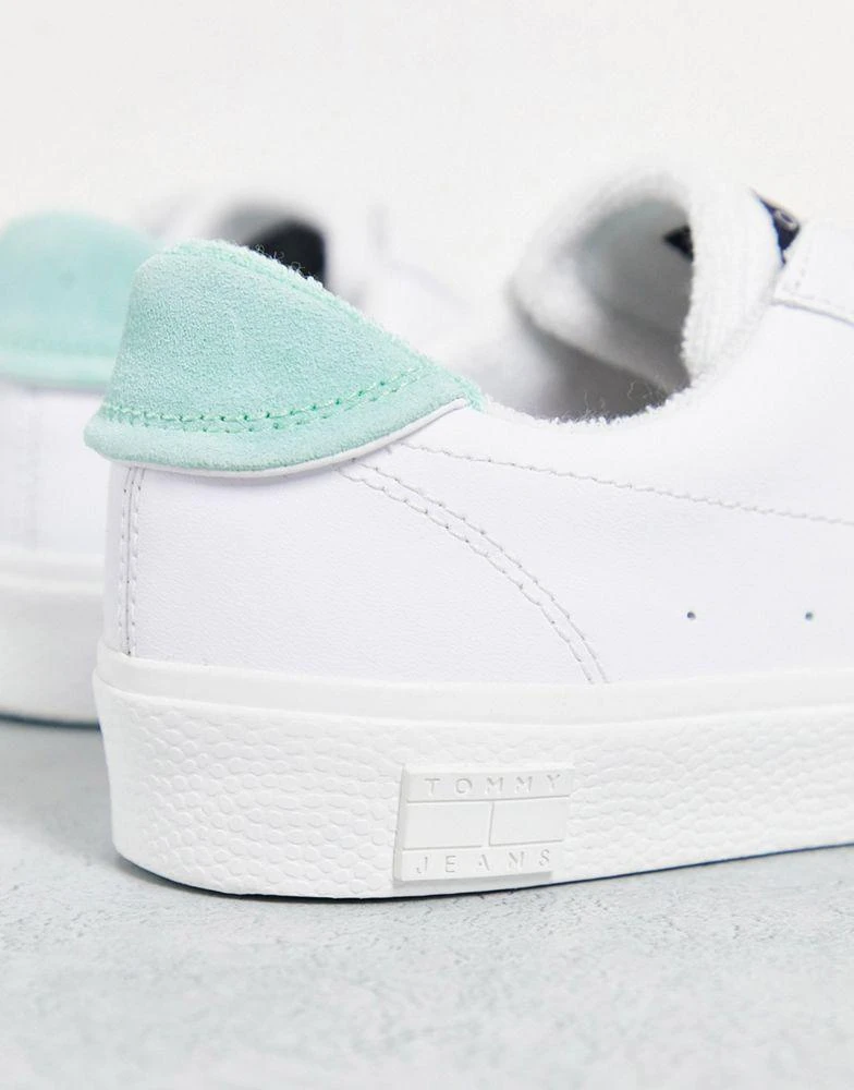 商品Tommy Hilfiger|Tommy Jeans leather low cut trainer in white,价格¥518,第2张图片详细描述