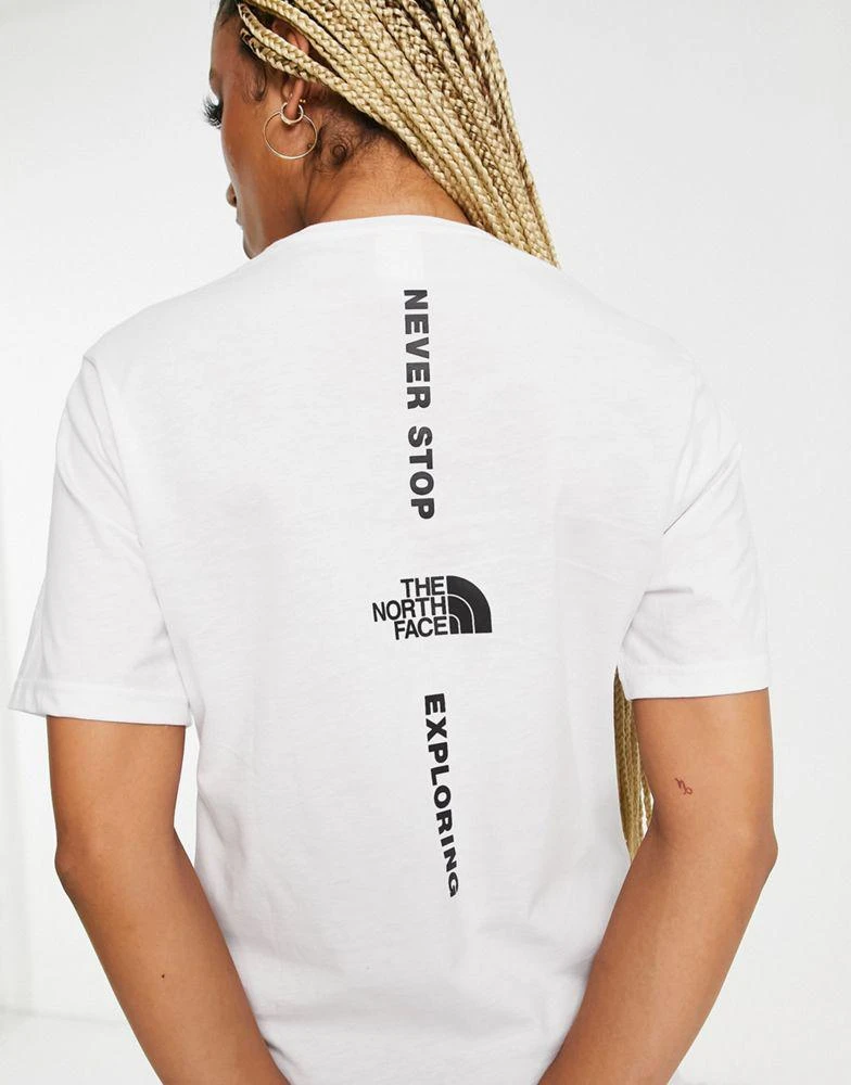 商品The North Face|The North Face Vertical logo boyfriend fit t-shirt in white Exclusive at ASOS,价格¥284,第1张图片