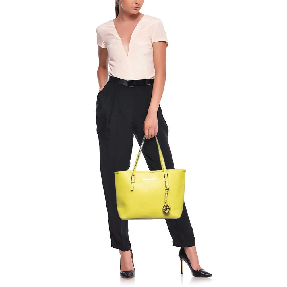 商品[二手商品] Michael Kors|Michael Kors Neon Green Leather Small Jet Set Travel Tote,价格¥952,第2张图片详细描述