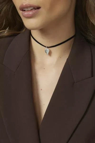 商品Urban Outfitters|Delicate Hammered Wrap Choker Necklace,价格¥38,第1张图片